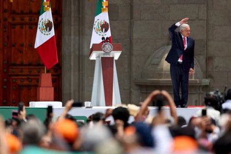 <p>México: López Obrador activa sus "súper poderes" en su último mes como presidente</p>