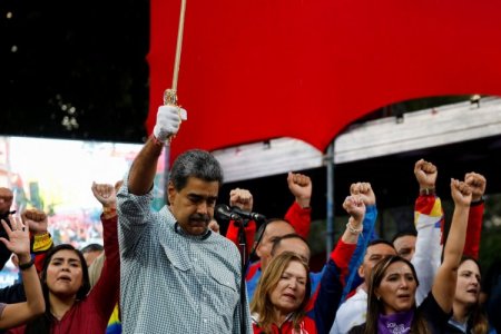 <p>Una treintena de exlíderes iberoamericanos pide a la Corte Penal Internacional la "detención inmediata" de Maduro</p>
