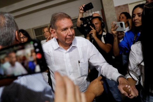 Líder opositor venezolano González es forzado a exiliarse en España tras orden de arresto