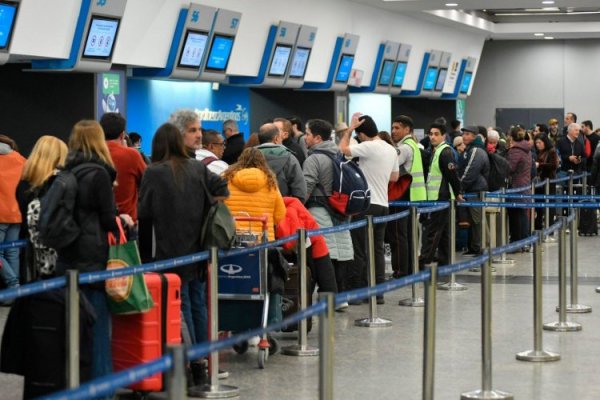 Aerolíneas Argentinas demandará a los gremios por la huelga de aeronáuticos y quiere apartar a Pablo Biró del directorio