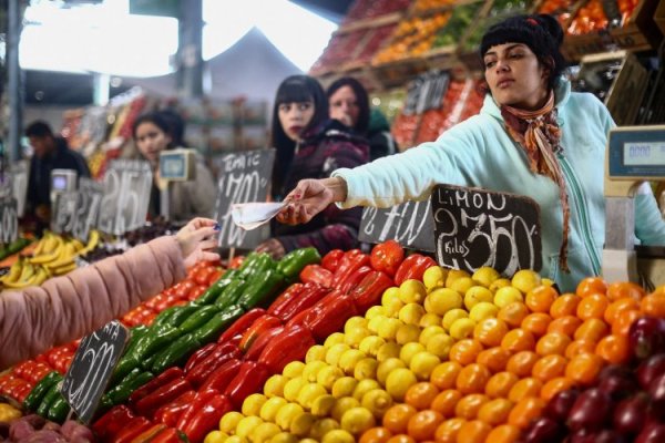 Inflación en Argentina se acelera en agosto y aleja al Gobierno de la meta bajo el 4%