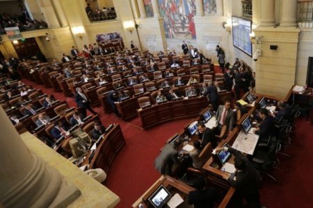 <p>Revés para Petro en Colombia: Congreso rechaza presupuesto 2025 presentado por el Gobierno</p>