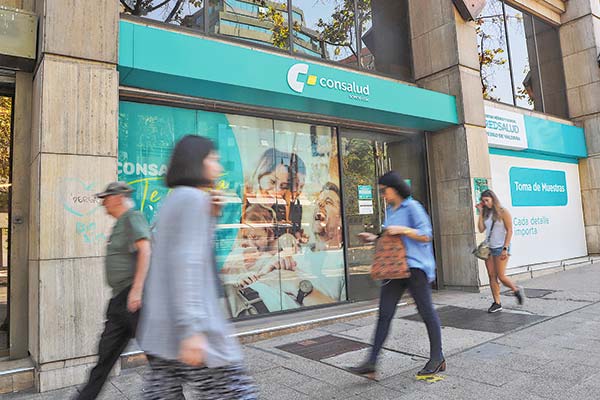 Resultados de ILC caen 40% por efecto de ley corta de isapres