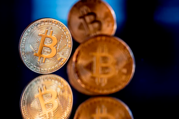 <p>En el mes oscuro de bitcoin ¿conviene invertir?</p>