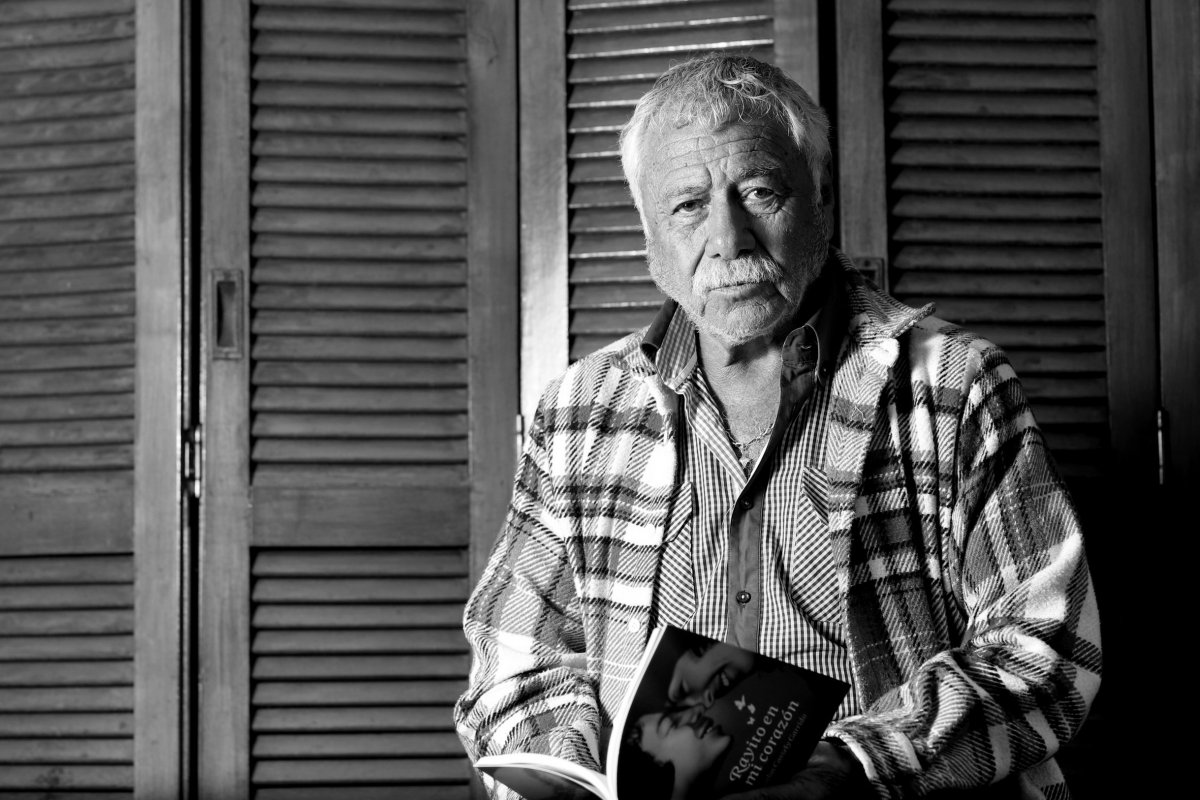 <p>Carlos Caszely: sus días de poeta y letrista de canciones</p>