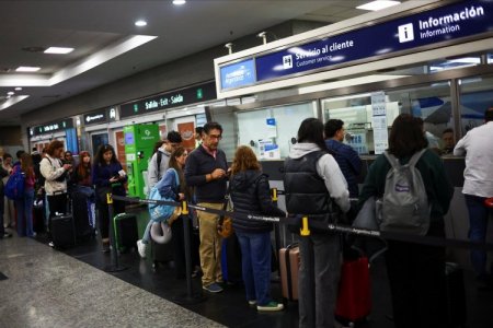 <p>Aerolíneas Argentinas estima pérdidas superiores a US$ 2,5 millones por el paro, con 319 vuelos cancelados</p>