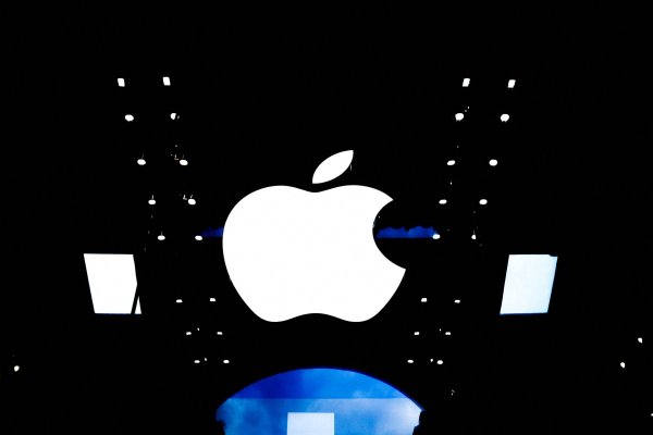 <p>Apple recibe advertencia de la UE para que abra el sistema operativo de iPhone</p>