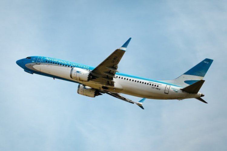 <p>Latam Airlines aclara que no va tras la compra de Aerolíneas Argentinas, mientras la brasileña Gol sube su apuesta y se reúne con el Gobierno</p>