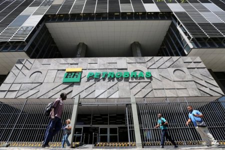 <p>Petrobras acuerda con YPF de Argentina evaluar oportunidades de negocios en el segmento de producción y exploración</p>