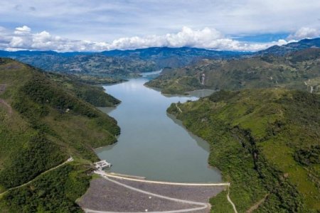 <p>Crisis hídrica en Colombia: embalses siguen bajando y Bogotá busca opciones para el abastecimiento de agua</p>