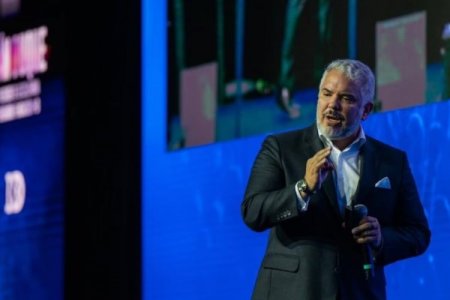 <p>Iván Duque critica a Gustavo Petro: "Quiere imponer, desde el Estado, quién debe ser el sucesor del gobierno"</p>