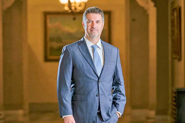 Soto dice que nueva alza de la luz está incluida en proyecciones y advierte presión en el crudo por Medio Oriente