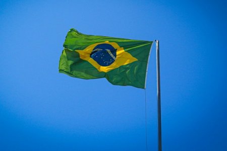 <p>Moody's sube calificación de Brasil y está a un paso del grado de inversión</p>