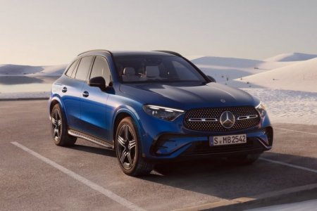 <p>¿Se va de Argentina? Mercedes-Benz evalúa retirarse del país en medio de transformación que podría llevar a más cierres de plantas</p>