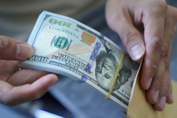 Dólar se incrementa por caída del cobre y fortalecimiento internacional