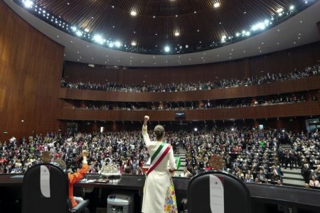 <p>Las primeras medidas de Sheinbaum: reforma a la Constitución, igualdad de salarios y pensiones para mujeres de 60 años</p>