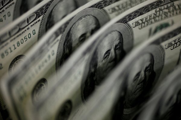 El dólar se deprecia levemente mientras el cobre se recupera