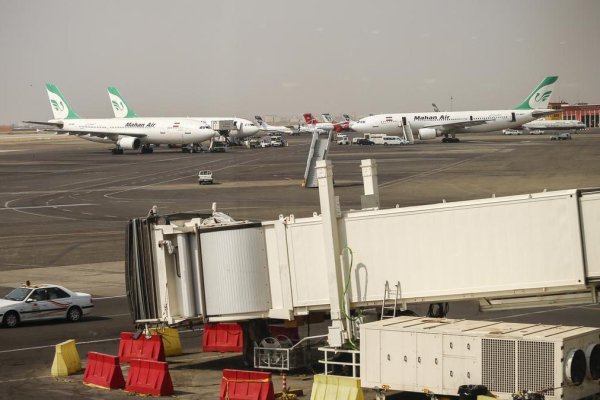 Irán suspende los vuelos en todos los aeropuertos del país