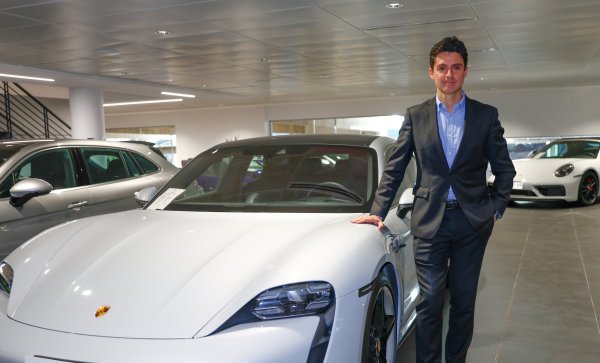 Porsche reafirma su compromiso con motores a combustión mientras avanza hacia la electromovilidad