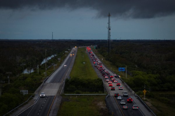 La inminente llegada del huracán Milton provoca una estampida en Florida ante la catástrofe que se avecina