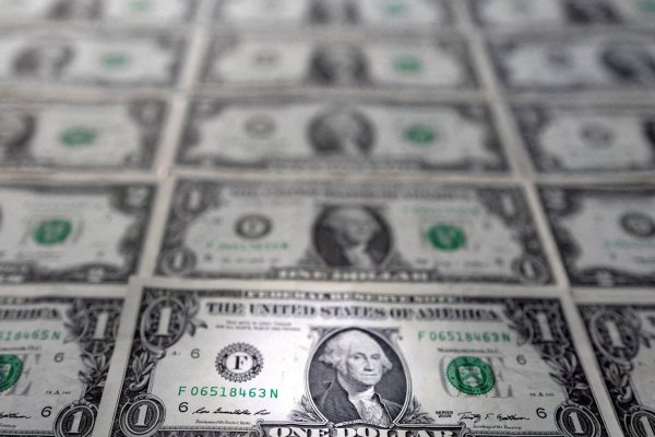Dólar se mantiene estable mientras aguarda el IPC estadounidense