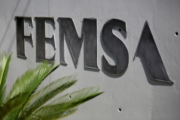 Mexicana Femsa firma acuerdo con Traxión para desinvertir varias de sus operaciones logísticas