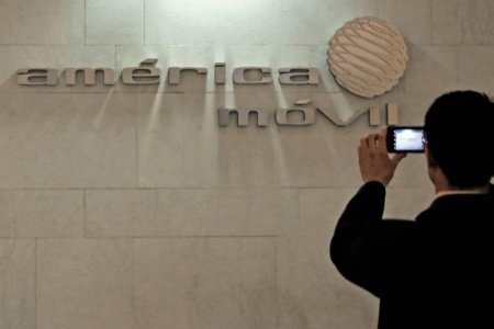 <p>América Móvil consolidará ClaroVTR como parte de sus operaciones en noviembre: Es "lo único que hay que hacer"</p>