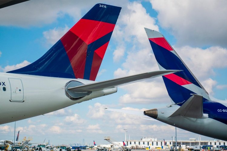 <p>Delta y Latam reportan crecimiento del 31% en su oferta de asientos en Chile, a dos años del joint venture</p>
