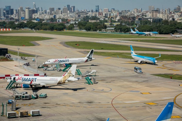 <p>Cielos abiertos en Argentina: Gobierno de Javier Milei celebró la incorporación de nuevos aviones y rutas aéreas</p>