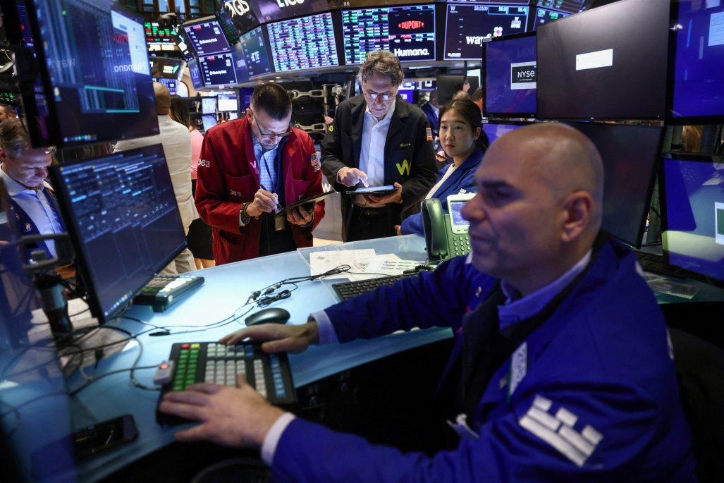 Wall Street se aleja de sus máximos históricos ante la incertidumbre económica