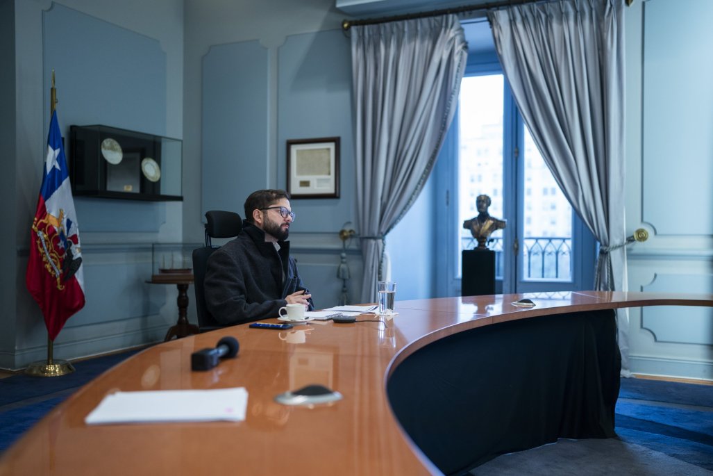 Boric llama a colaboración para restaurar la confianza en Chile