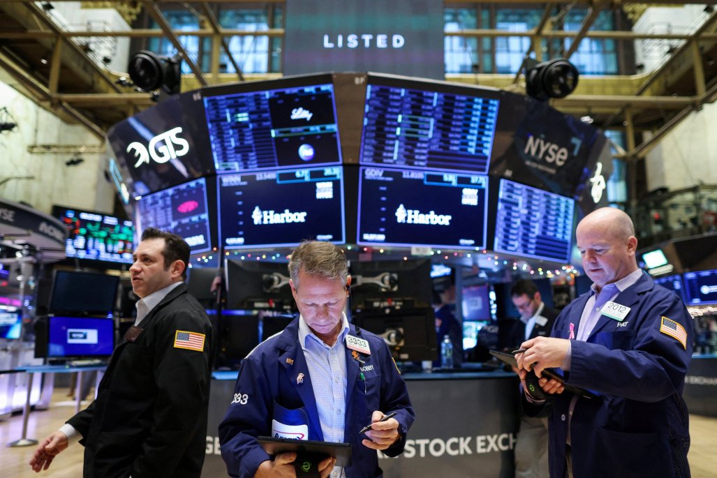 Wall Street sufre caídas por aumento en costos de crédito