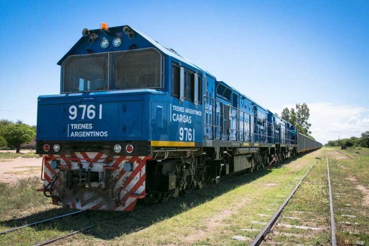 <p>Argentina anuncia la primera privatización ferroviaria de la era Milei: Belgrano Cargas pasa a manos privadas</p>