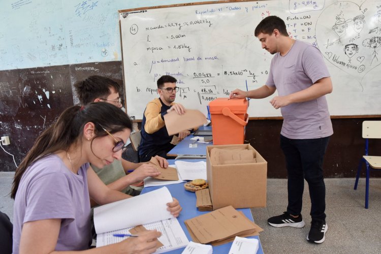 Uruguay va a segunda vuelta y rechaza la reforma de pensiones
