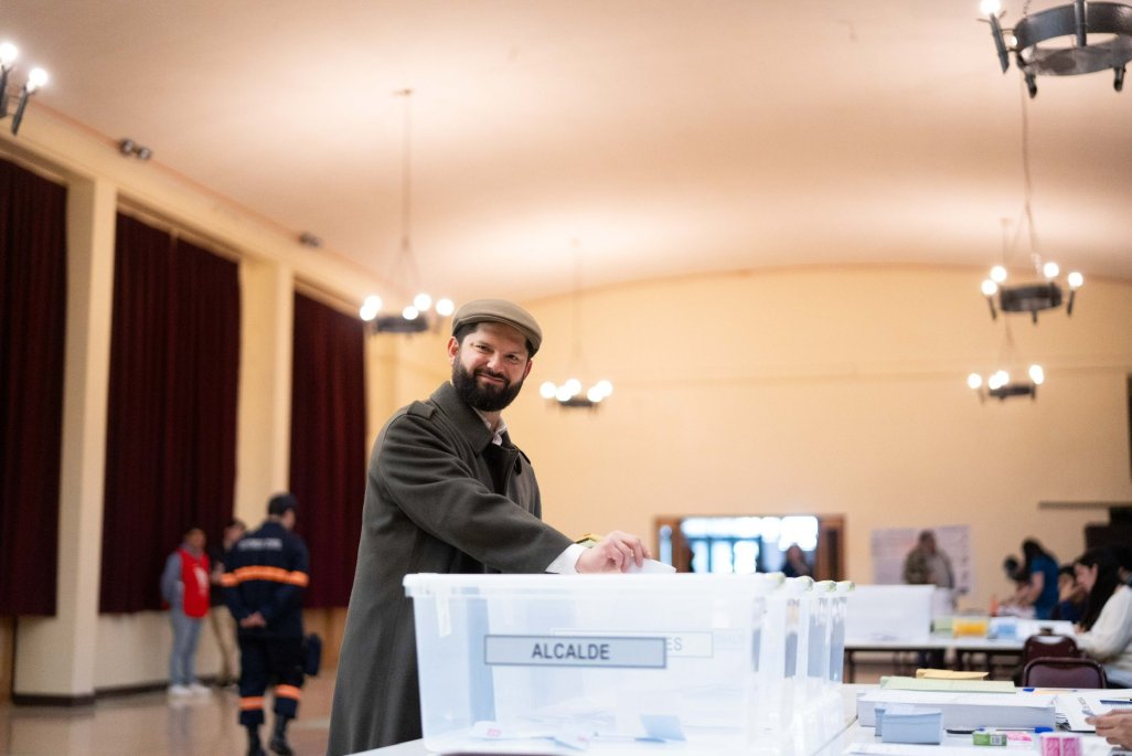 Boric señala que la jornada de elecciones “tienen de dulce y agraz para todos los sectores. No hay ninguno que pueda atribuirse triunfos arrolladores