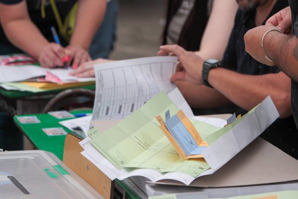 Oposición triunfa en concejos, Republicanos en alza