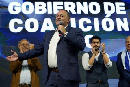 <p>Segunda vuelta en Uruguay: el Frente Amplio tuvo una victoria agridulce y el oficialismo busca derrotarlo unido</p>