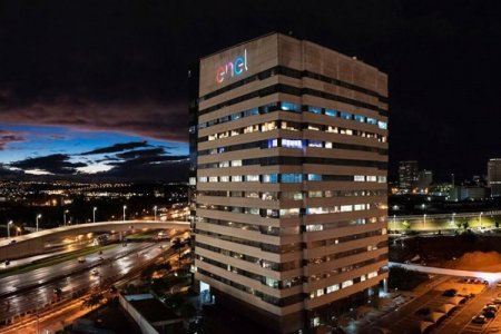 <p>Enel Américas reduce utilidad en más de 40%, en medio de problemas en Brasil y de su matriz en Chile</p>