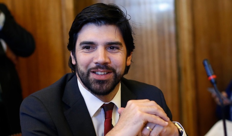 Allanamiento en oficina del diputado Lavín: ¿crisis en la UDI?