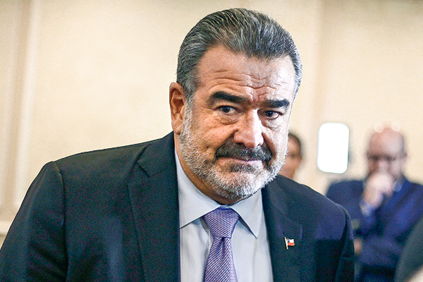 CMF impone multas a Luksic por transacciones irregulares