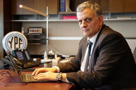 <p>Presidente de YPF confirmó que pondrán a la venta Metrogas impulsada por la baja del riesgo país</p>