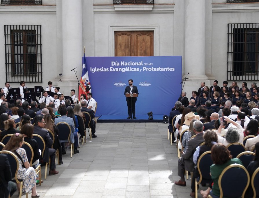 Boric expresa preocupación por la desconfianza en autoridades chilenas