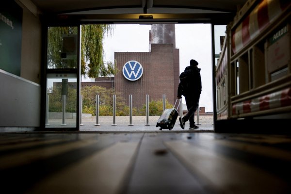 CEO de Volkswagen afirma que reducción de costos es necesaria tras "décadas de problemas estructurales"