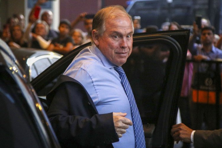 <p>Motosierra diplomática: nuevo canciller pidió la renuncia de su gabinete y cerrará embajadas</p>