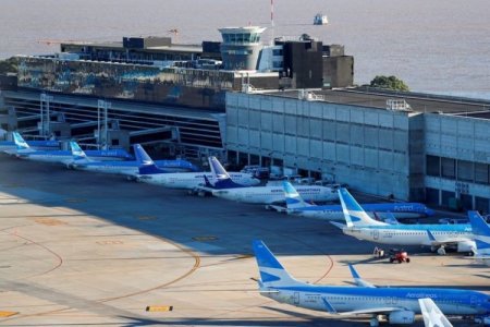 <p>Tras paro en Aeroparque: Gobierno de Argentina desregulará el servicio de rampas y busca "el fin" de Intercargo</p>