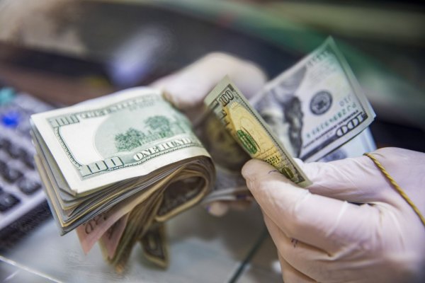 Dólar se incrementa mientras el cobre cae y la inflación sorprende