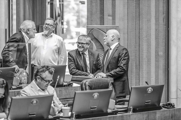 Pizzas, break por Hermosilla y heridos en el camino: el backstage del inédito acuerdo presupuestario