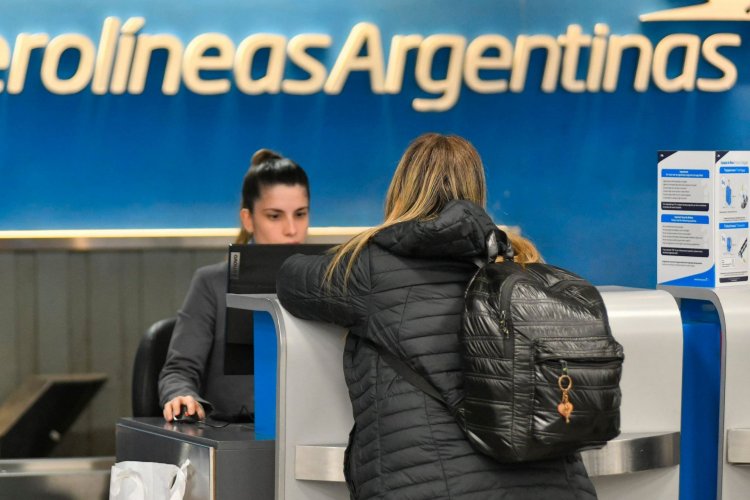 <p>Gobierno de Milei y trabajadores de Aerolíneas Argentinas siguen sin llegar a acuerdo en negociación</p>
