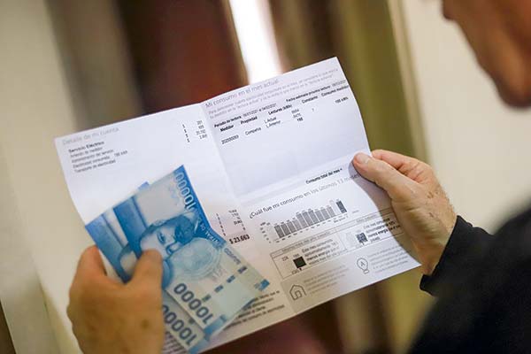 Inflación en aumento: IPC podría subir hasta 0,9% en enero por tarifas eléctricas