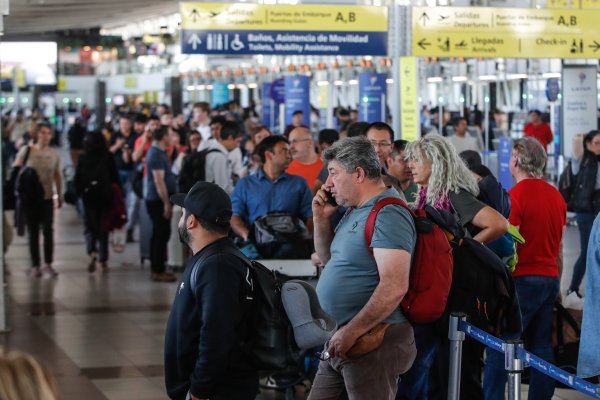 <p>DGAC retoma este viernes su paro de "ralentización" y se anticipan nuevas escenas de caos en los principales aeropuertos del país</p>